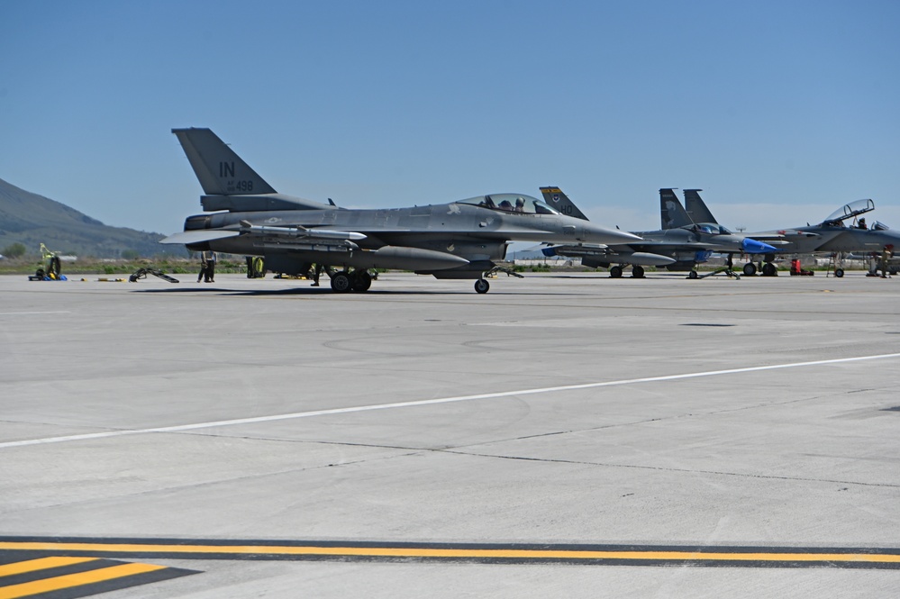 Luke AFB F-16s and F-35s fly with Kingsley Eagles