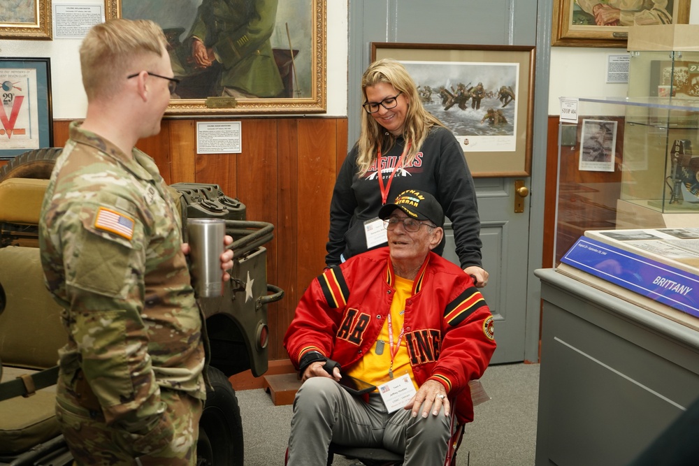 Soldier and USMC Veteran Have a Chat