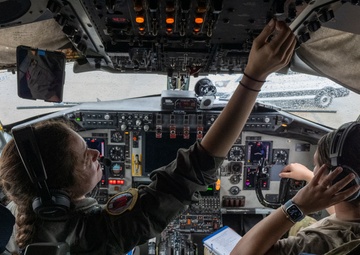 Future of air refueling: USAF tests autonomous systems