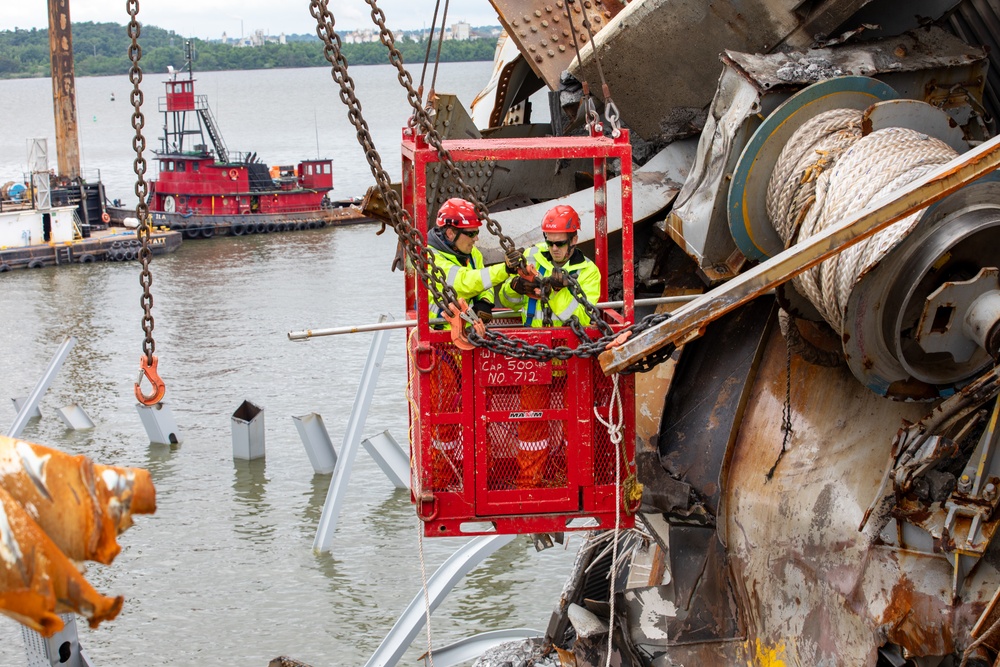 Wreckage Cleanup on the bow of the M/V DALI