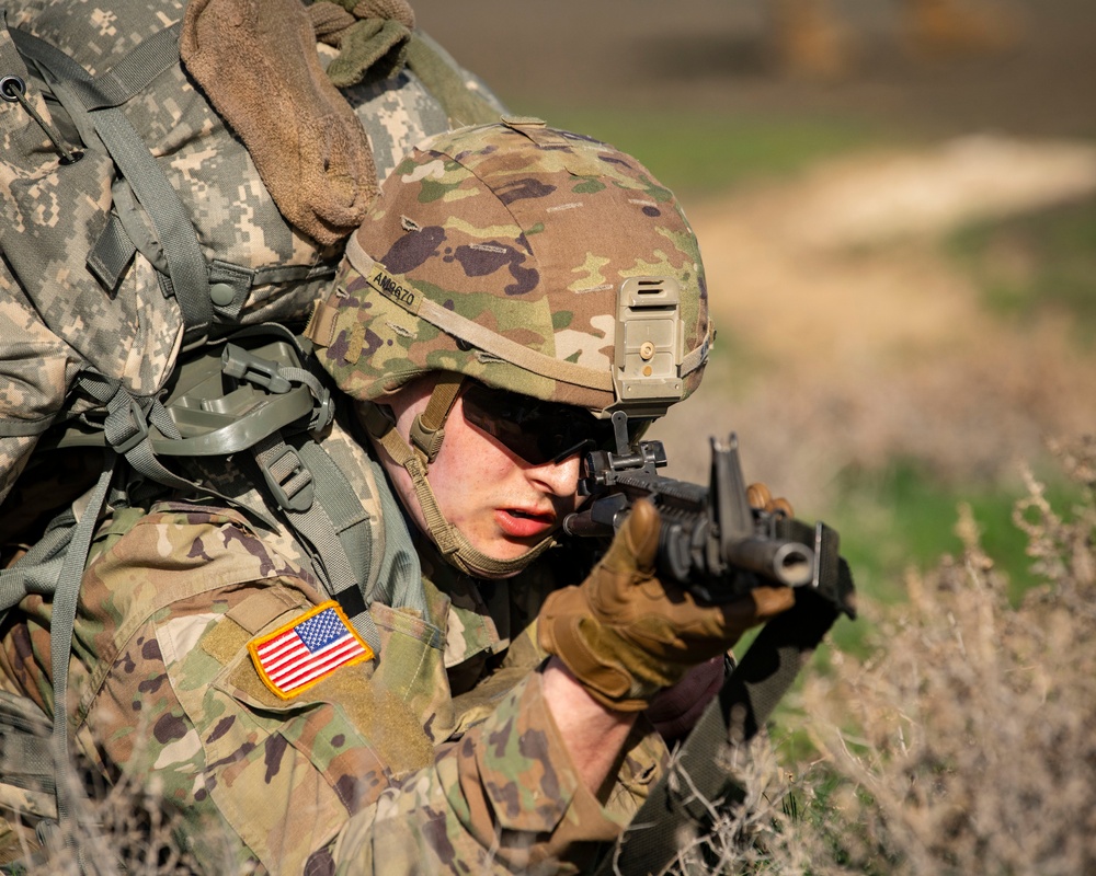 U.S. Soldier Compete in the Region VI National Guard Best Warrior Competition