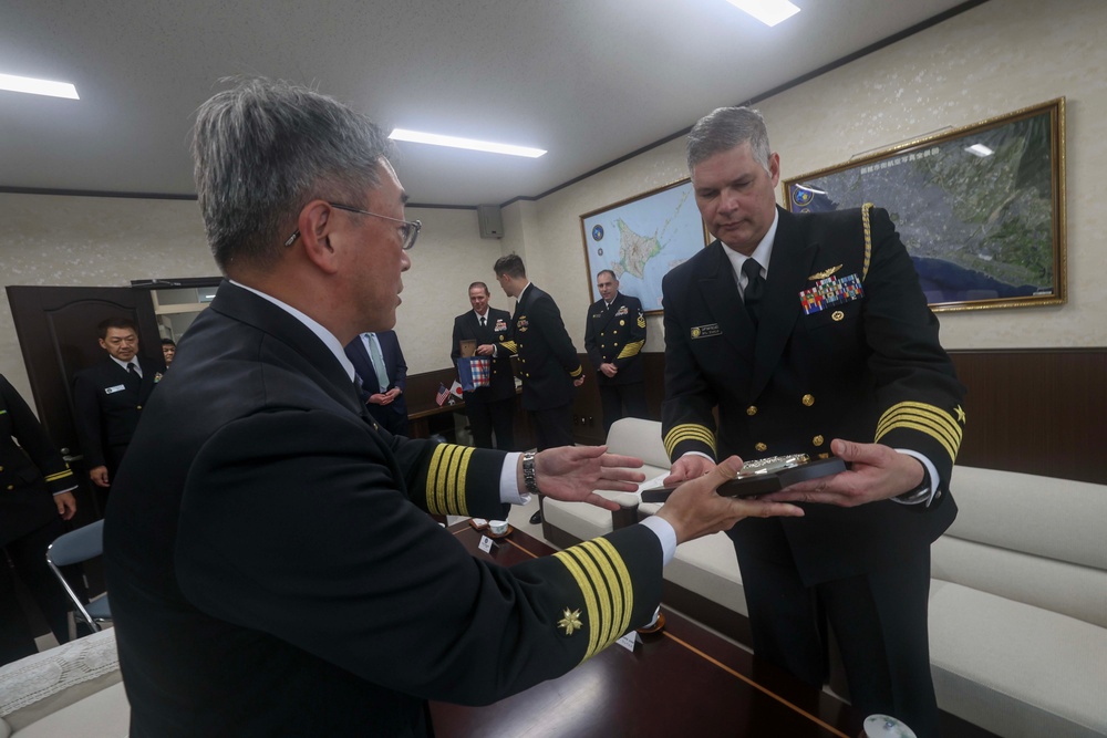 USS Warrior (MCM 10), CNFJ Leaders Visit Japan Maritime Self-Defense Force Naval Base in Hakodate, Japan