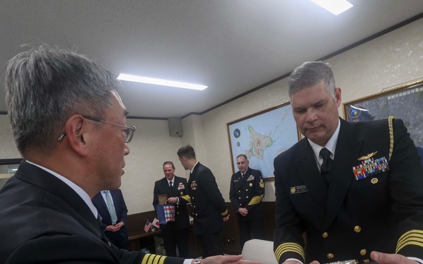 USS Warrior (MCM 10), CNFJ Leaders Visit Japan Maritime Self-Defense Force Naval Base in Hakodate, Japan