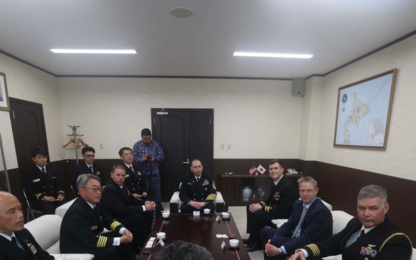 USS Warrior (MCM 10), CNFJ Leaders Visit Japan Maritime Self-Defense Force Naval Base in Hakodate, Japan