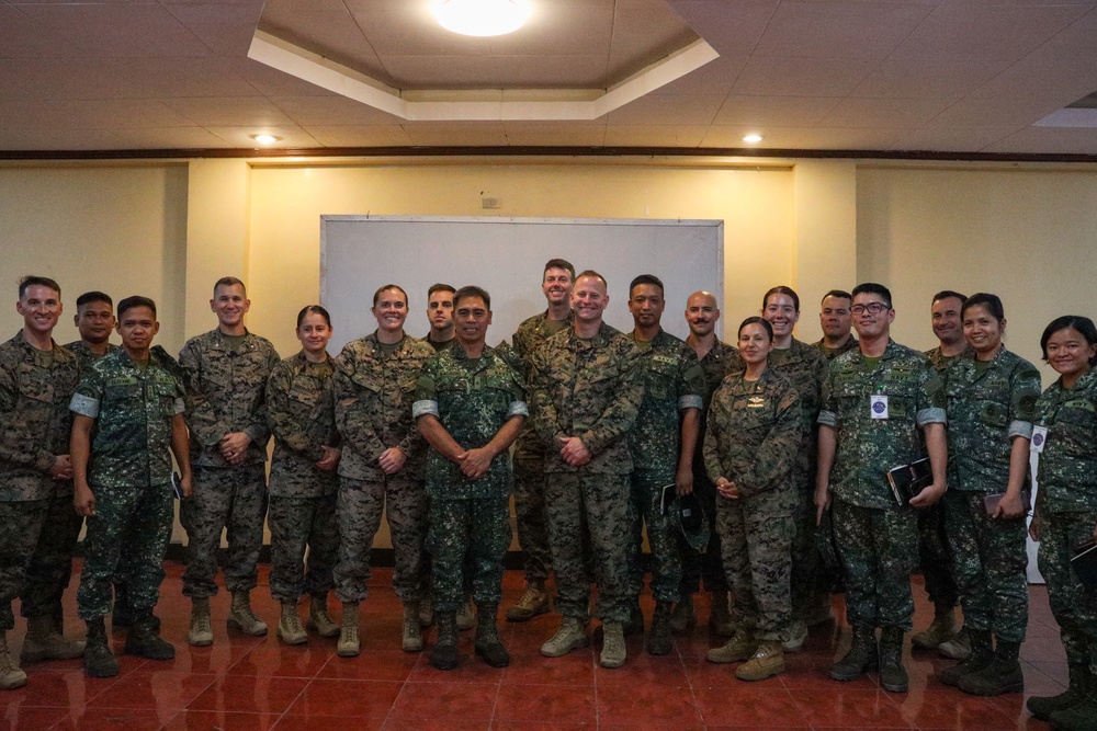 ACDC: Brig. Gen. Ricadio visits 13th MEU CE