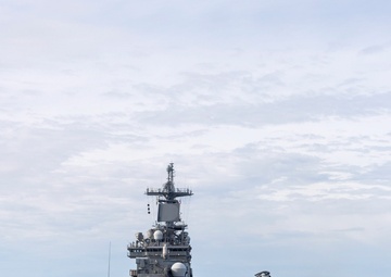 Wasp, Oak Hill Conduct Fueling at Sea