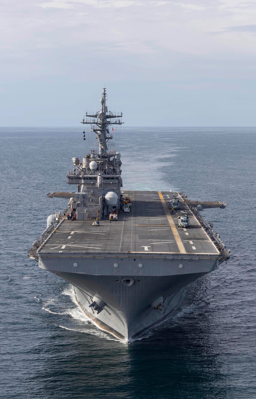 Wasp, Oak Hill Conduct Fueling at Sea