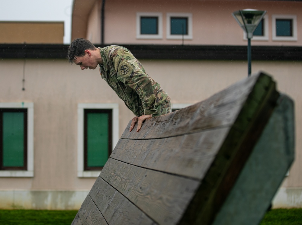 207th MIB(T) hosts Best Squad Competition- Obstacle Course