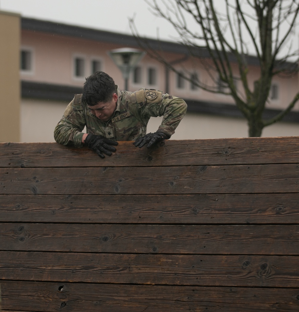 207th MIB(T) hosts Best Squad Competition- Obstacle Course