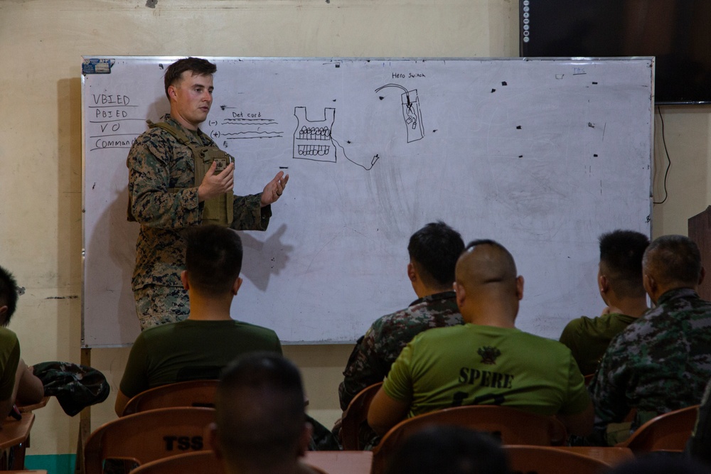 ACDC: MWSS-371 conducts EOD SMEE