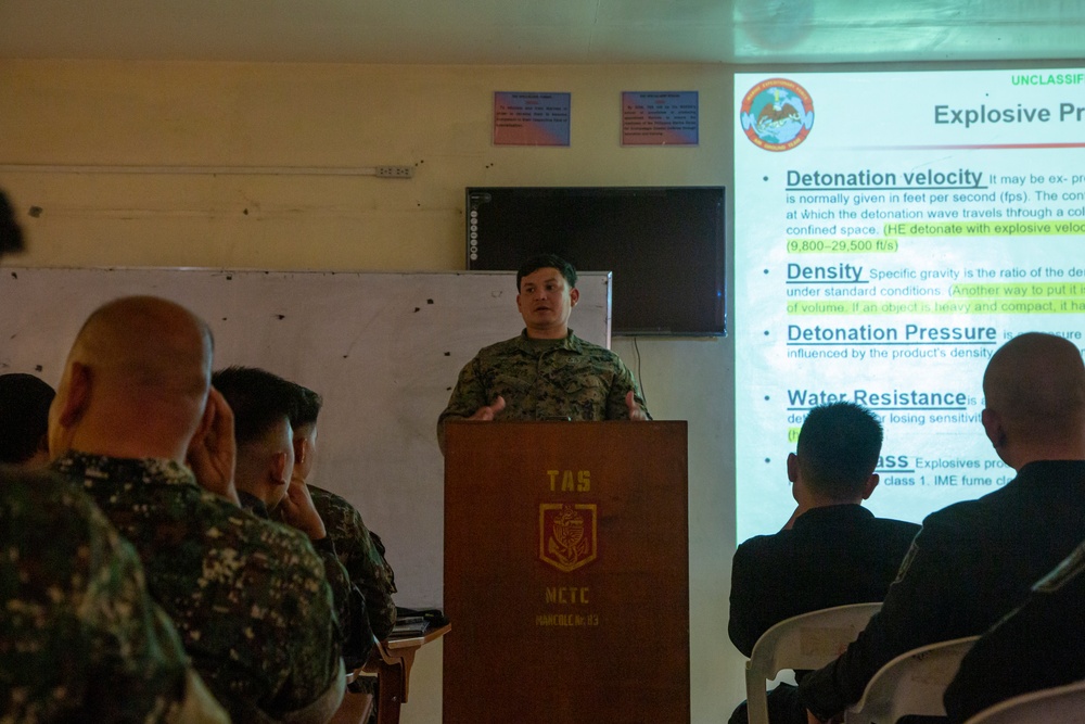 ACDC: MWSS-371 conducts EOD SMEE