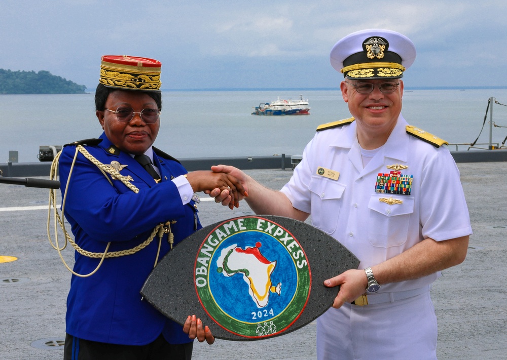 USS Hershel "Woody" Williams hosts DVs for Obangame Express