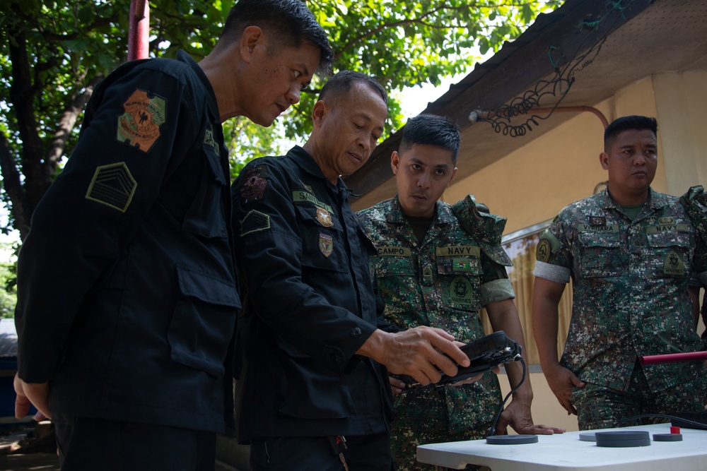 ACDC: MWSS-371 conducts EOD SMEE with SUGV 310 robots