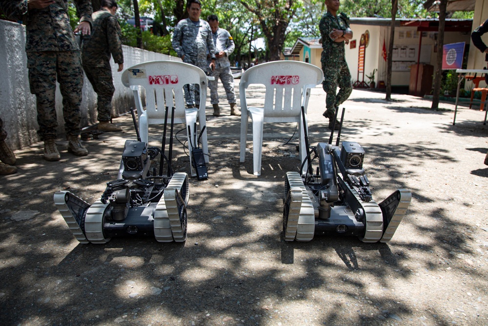 ACDC: MWSS-371 conducts EOD SMEE with SUGV 310 robots