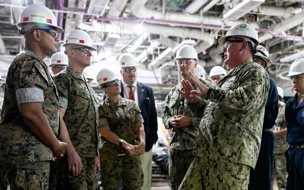MARFORCOM Commander visits USS Kearsarge