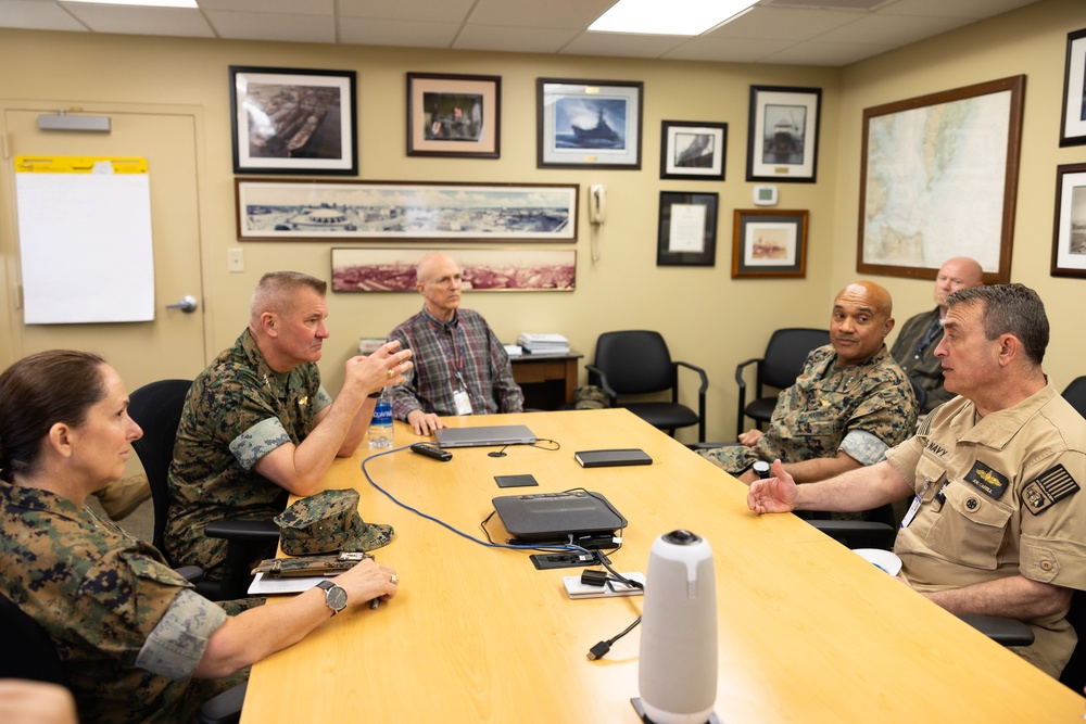 MARFORCOM Commander visits USS Kearsarge