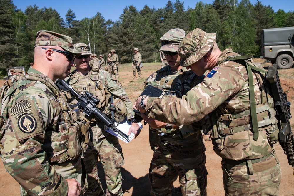 4th Infantry Division Discuss Operations with United Kingdom Soldiers