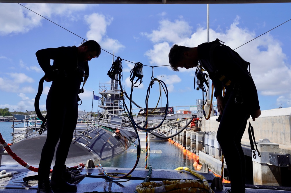 Australian AUKUS Divers Conduct Training in Pearl Harbor