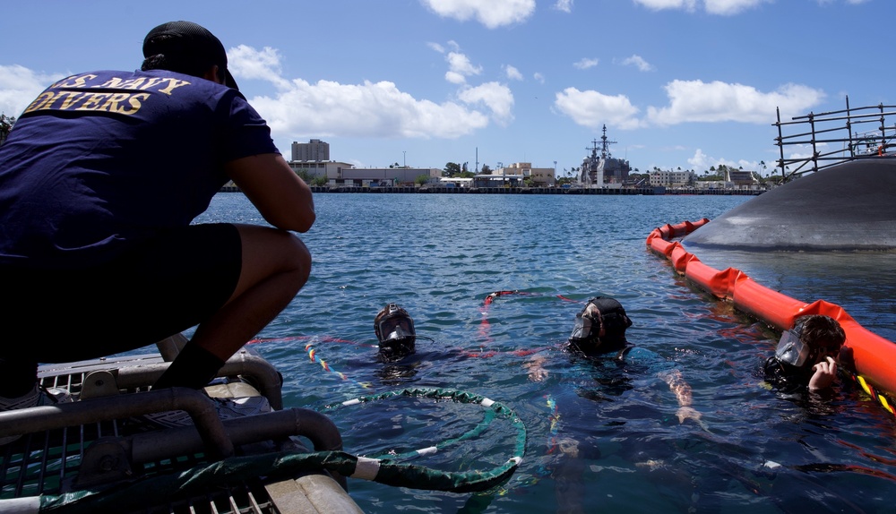 Australian AUKUS Divers Conduct Training in Pearl Harbor