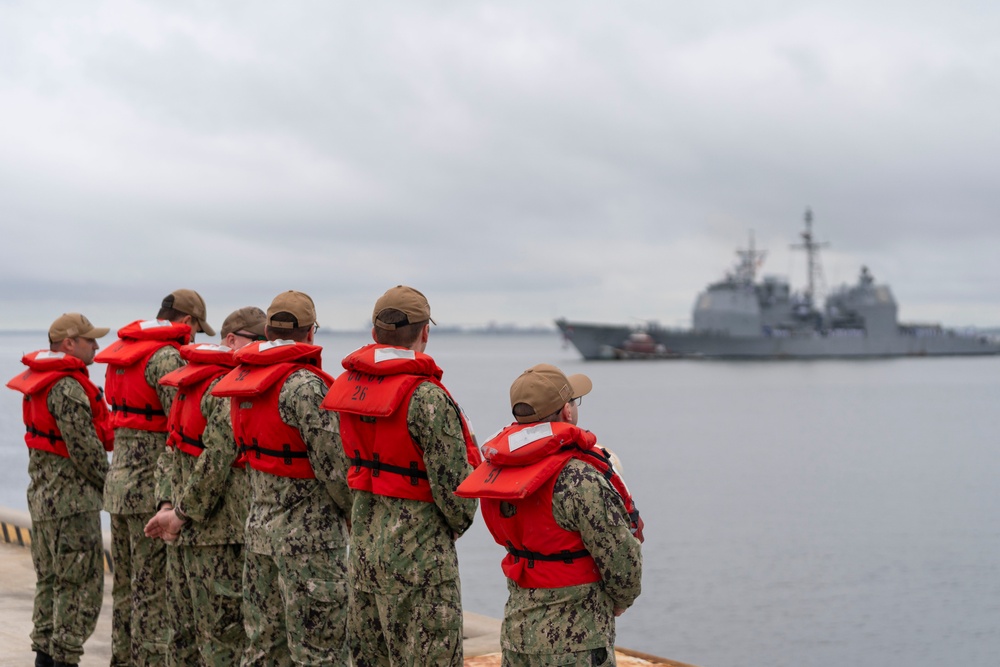 USS Leyte Gulf Returns from Final Deployment