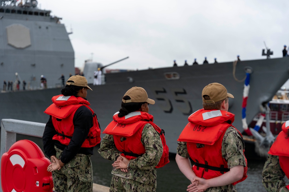 USS Leyte Gulf Returns from Final Deployment