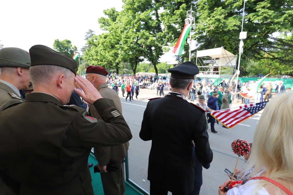 SETAF-AF Commanding General attends 95th National Alpini Rally parade