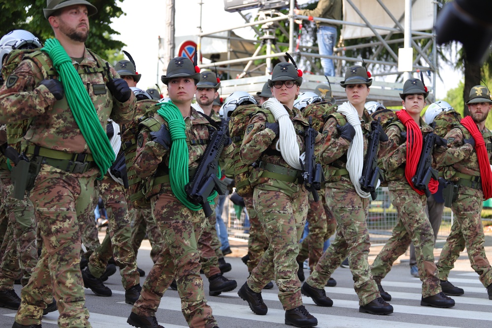 SETAF-AF Commanding General attends 95th National Alpini Rally parade