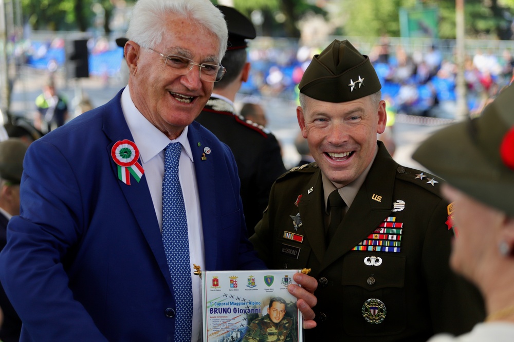 SETAF-AF Commanding General attends 95th National Alpini rally parade