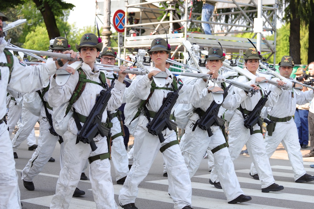 SETAF-AF Commanding General attends 95th National Alpini Rally parade