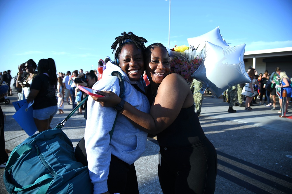 USS Indianapolis Gold Crew Returns to Naval Station Mayport Following Deployment