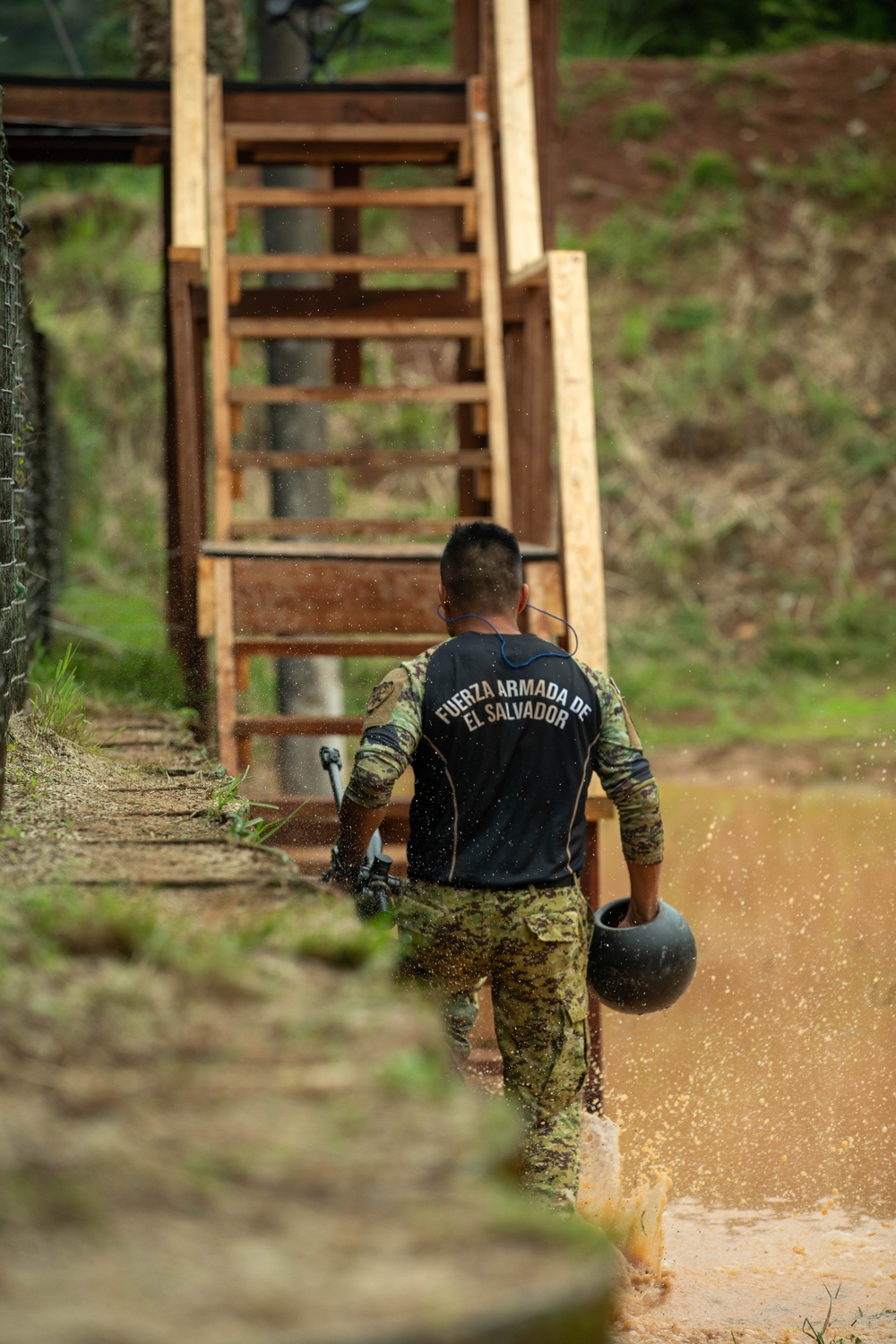 Competitors take part in Fuerzas Comando 24 Combined Assaulter and Sniper Match