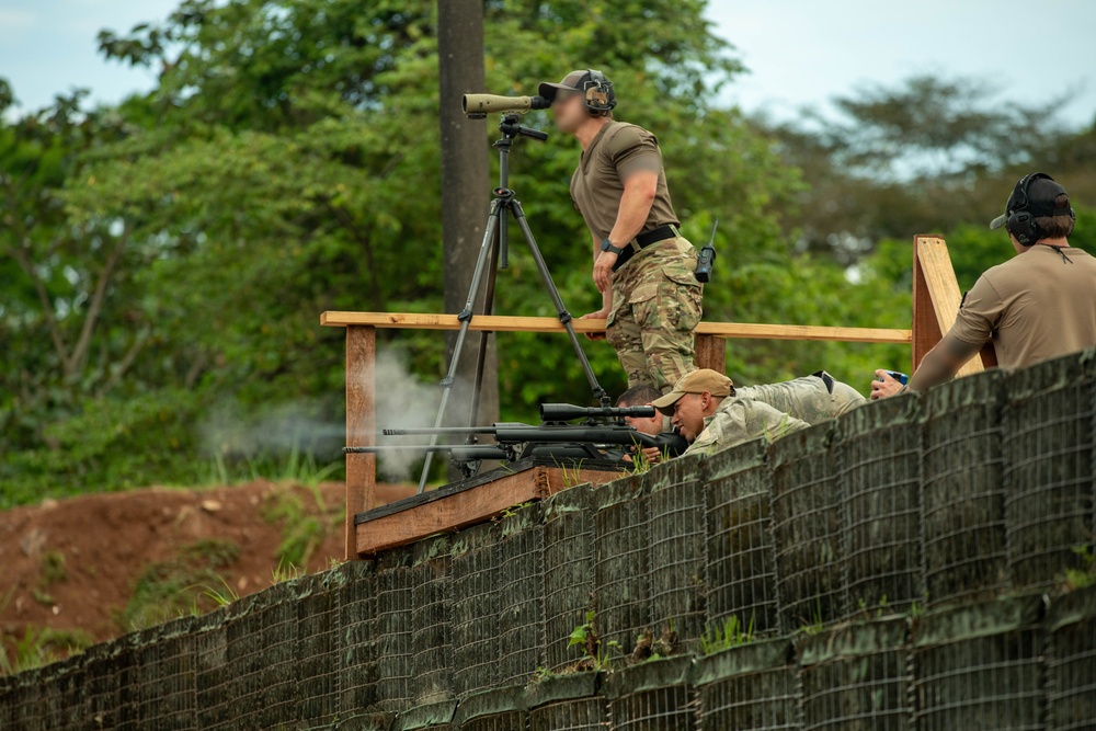 Competitors take part in Fuerzas Comando 24 Combined Assaulter and Sniper Match