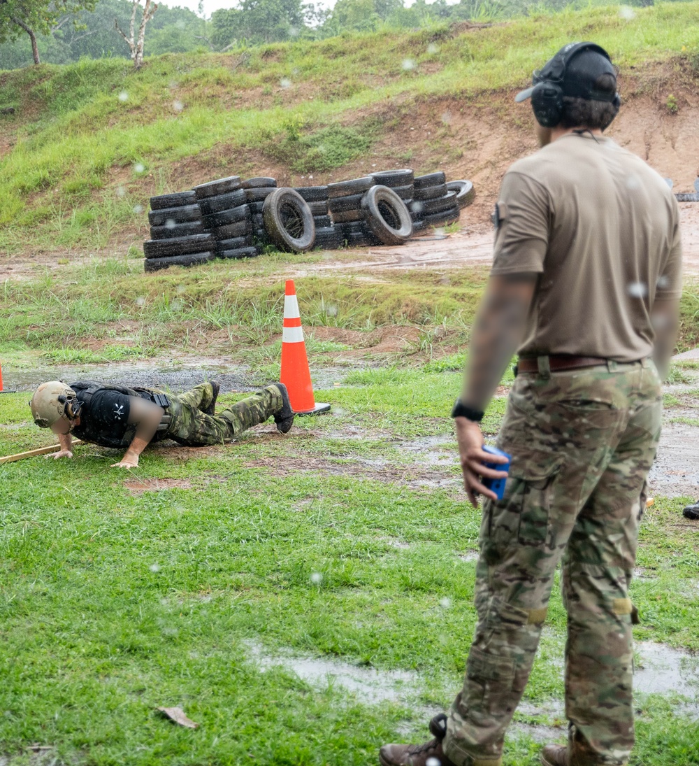 Competitors take part in Fuerzas Comando 24 Assaulter Course II