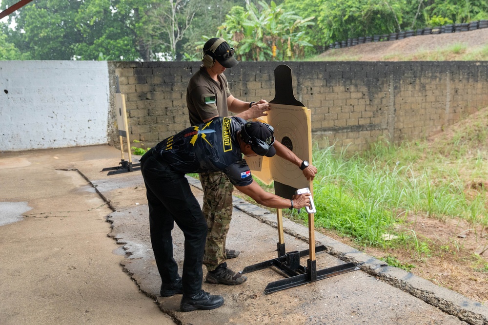 Competitors take part in Fuerzas Comando 24 Assaulter Course II