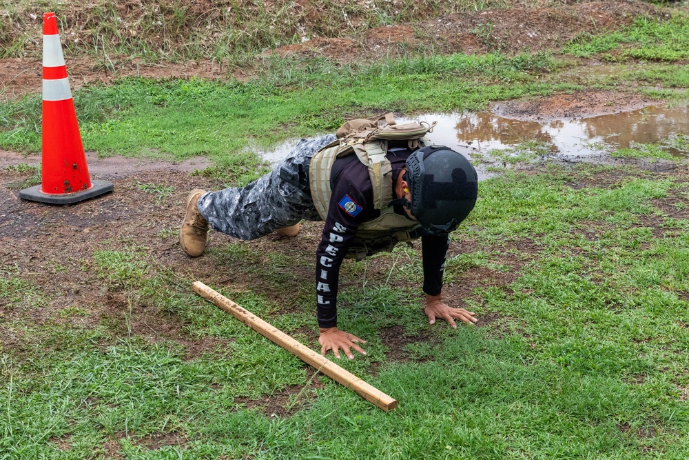 Competitors take part in Fuerzas Comando 24 Assaulter Course II