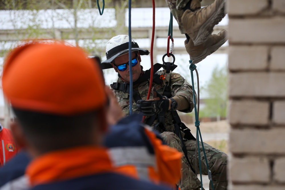 U.S. Airmen, Mongolian rescuers scale new heights at Gobi Wolf 2024