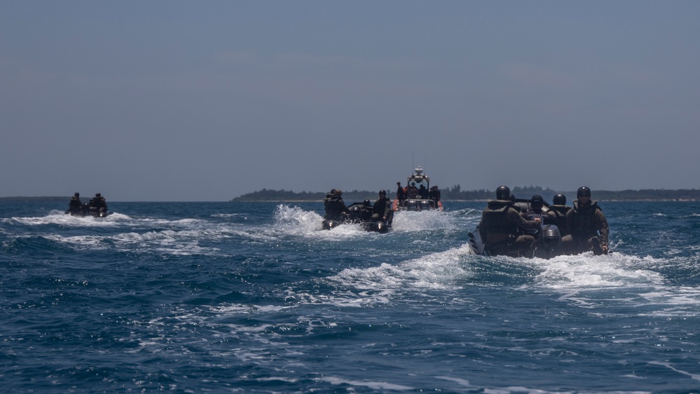 III Marine Expeditionary Force EOTG enhances small boat operation skills