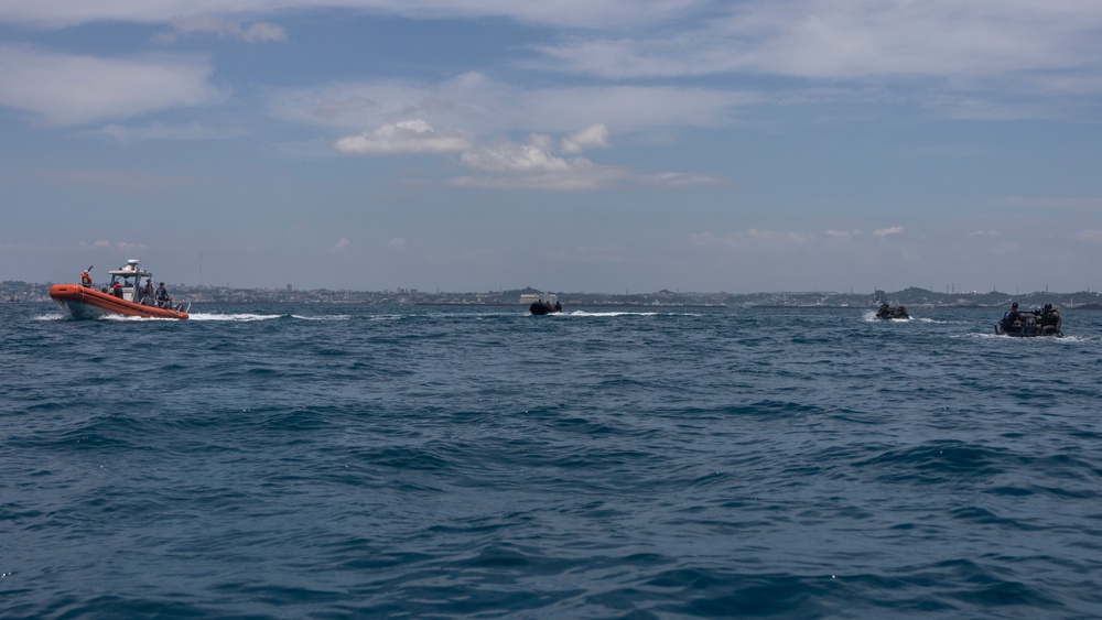 III Marine Expeditionary Force EOTG enhances small boat operation skills