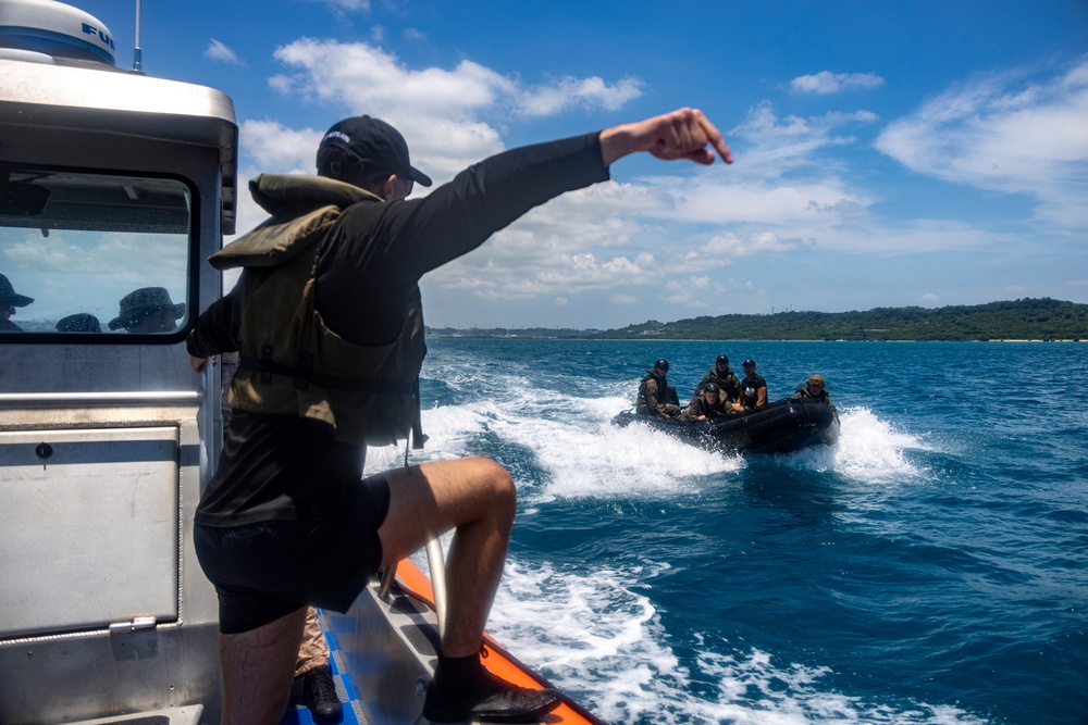 III Marine Expeditionary Force EOTG enhances small boat operation skills