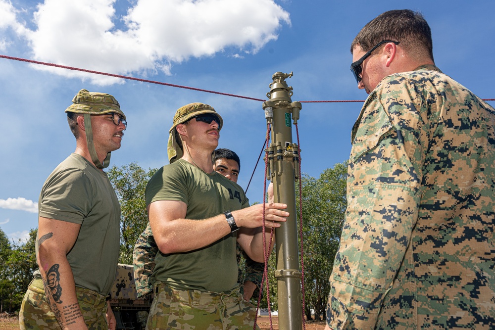 MRF-D 24.3: ADF teaches U.S. Marines about Clock Mast HF Antenna
