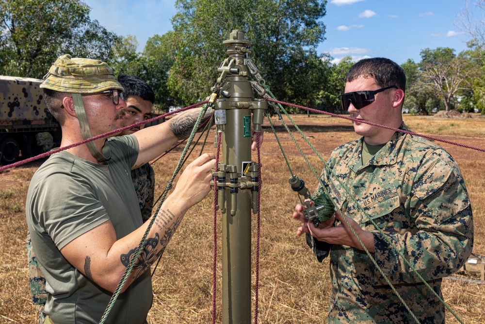 MRF-D 24.3: ADF teaches U.S. Marines about Clock Mast HF Antenna