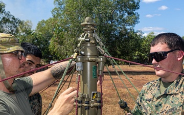 MRF-D 24.3: ADF teaches U.S. Marines about Clock Mast HF Antenna