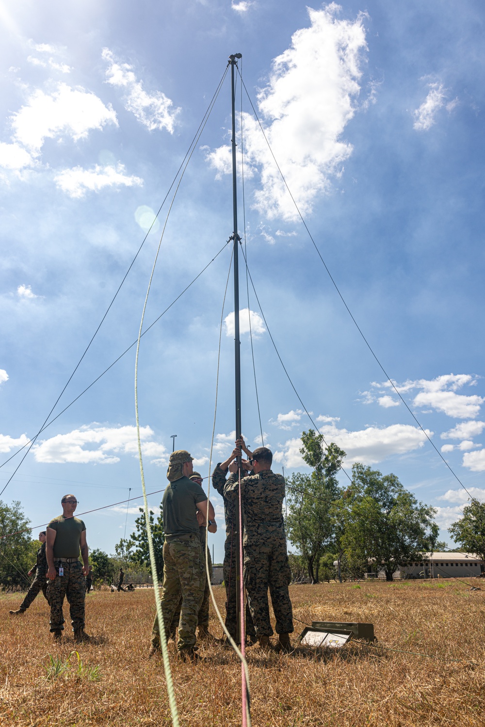 MRF-D 24.3: ADF teaches U.S. Marines about Clock Mast HF Antenna