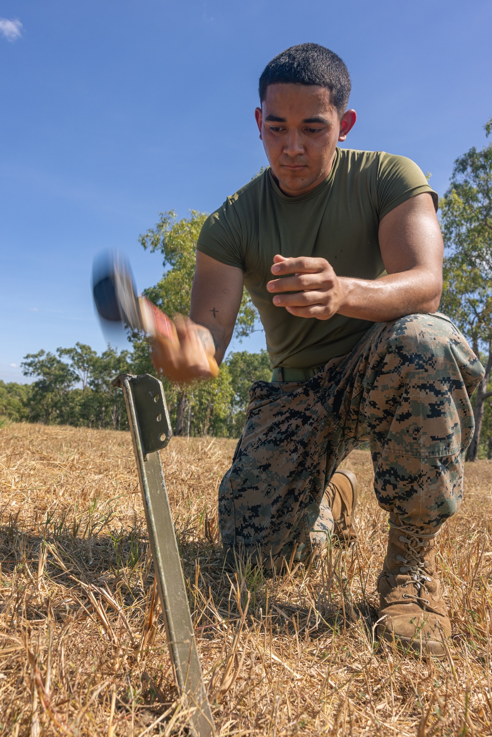 MRF-D 24.3: ADF teaches U.S. Marines about Clock Mast HF Antenna