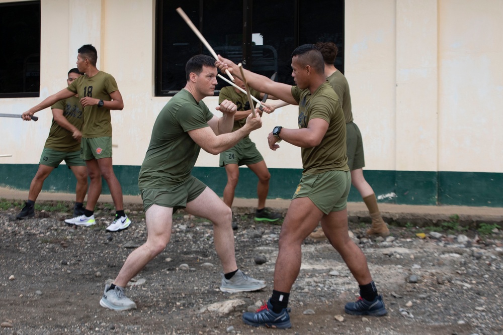 ACDC: 1/7, Philippine Armed Forces conduct martial arts training