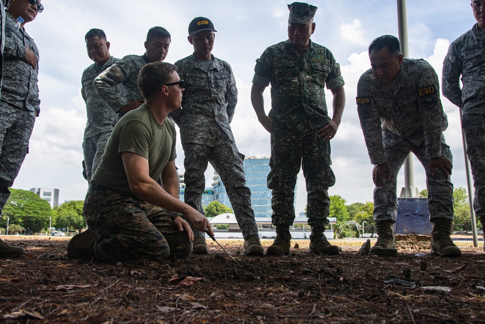 ACDC: MWSS-371 conducts EOD SMEE