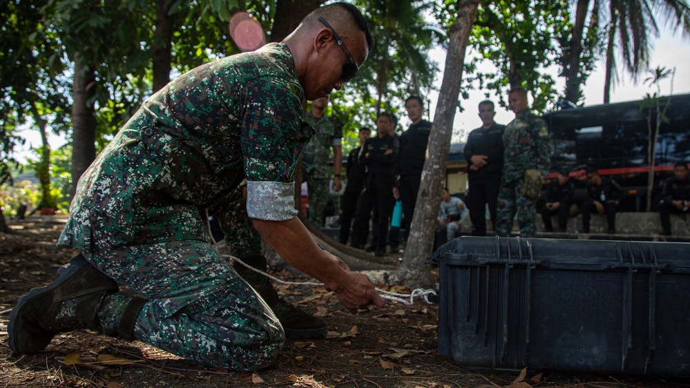 ACDC: MWSS-371 conducts EOD SMEE