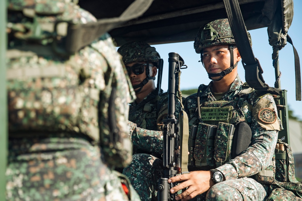 15th MEU, Philippine 3DMBDE Conduct Combined Convoy Across Palawan