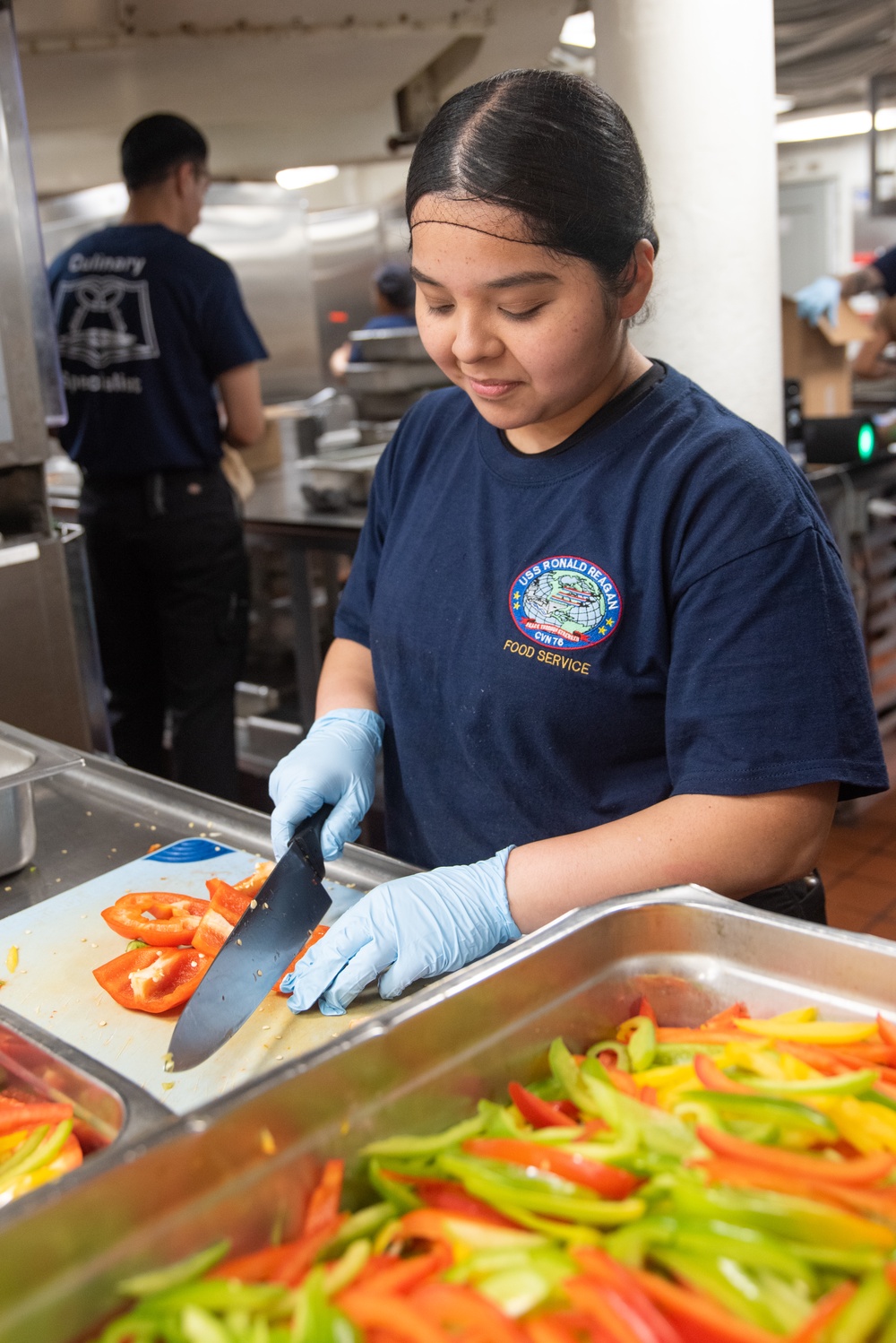 USS Ronald Reagan (CVN 76) Sailors prepare lunch