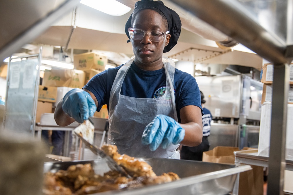 USS Ronald Reagan (CVN 76) Sailors prepare lunch